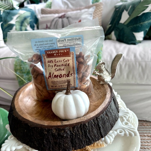 New! Sweet Silver Squirrel Solid Wood Nut Bowl Bark Like Wood - Picture 2 of 8